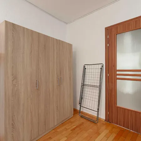 Inviting On Decebal Boulevard In Apartament *