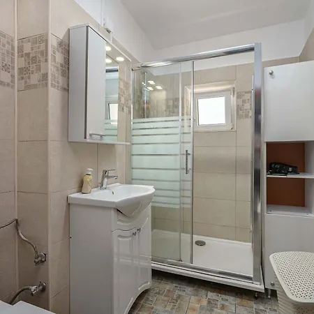 Inviting On Decebal Boulevard In Apartament *