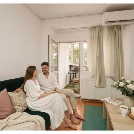 Inviting On Decebal Boulevard In Apartament *