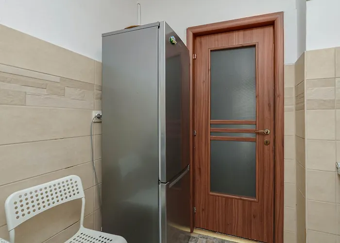 Inviting On Decebal Boulevard In בוקרשט