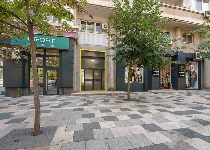 Inviting On Decebal Boulevard In * 부쿠레슈티