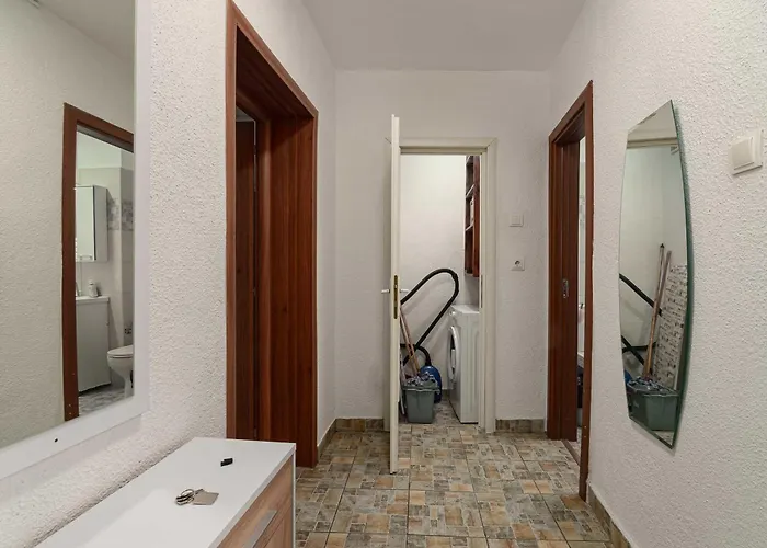 Apartman Inviting On Decebal Boulevard In *