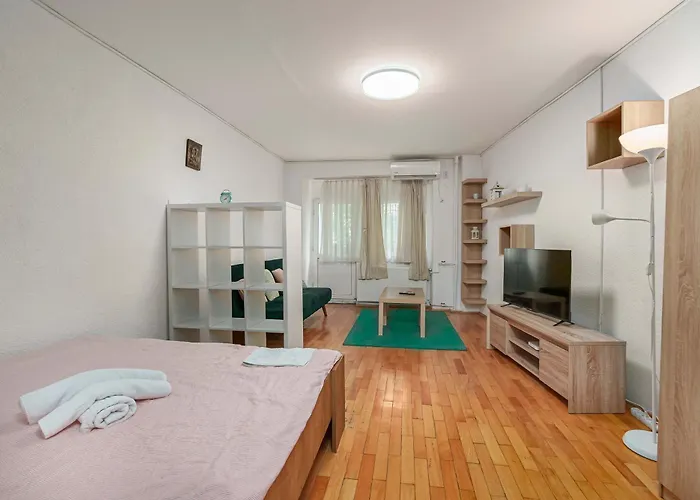 Inviting On Decebal Boulevard In Apartman