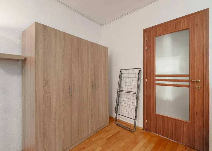 Inviting On Decebal Boulevard In Apartman *