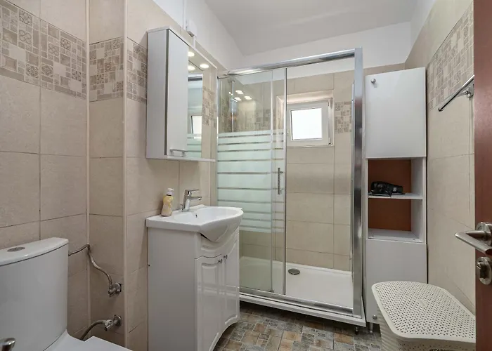 Inviting On Decebal Boulevard In Apartman *