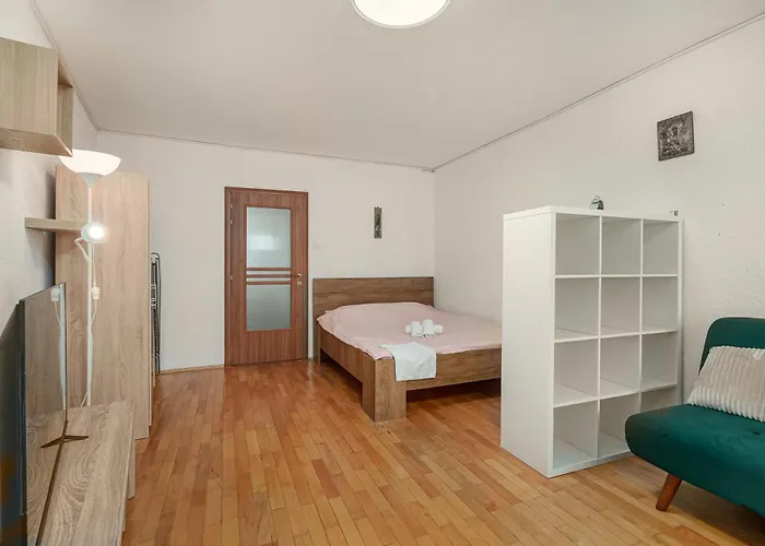 Inviting On Decebal Boulevard In Apartman Bukarest